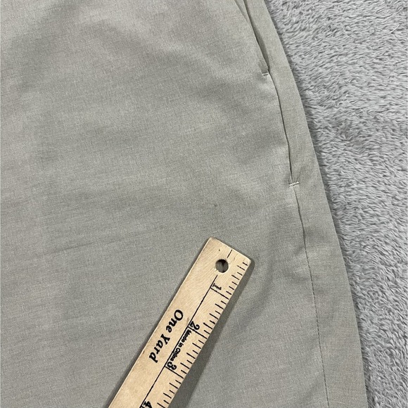 Vuori Aim Shorts Mens 38 Beige V368 Chino Golf Stretch Lightweight Performance - Picture 10 of 14